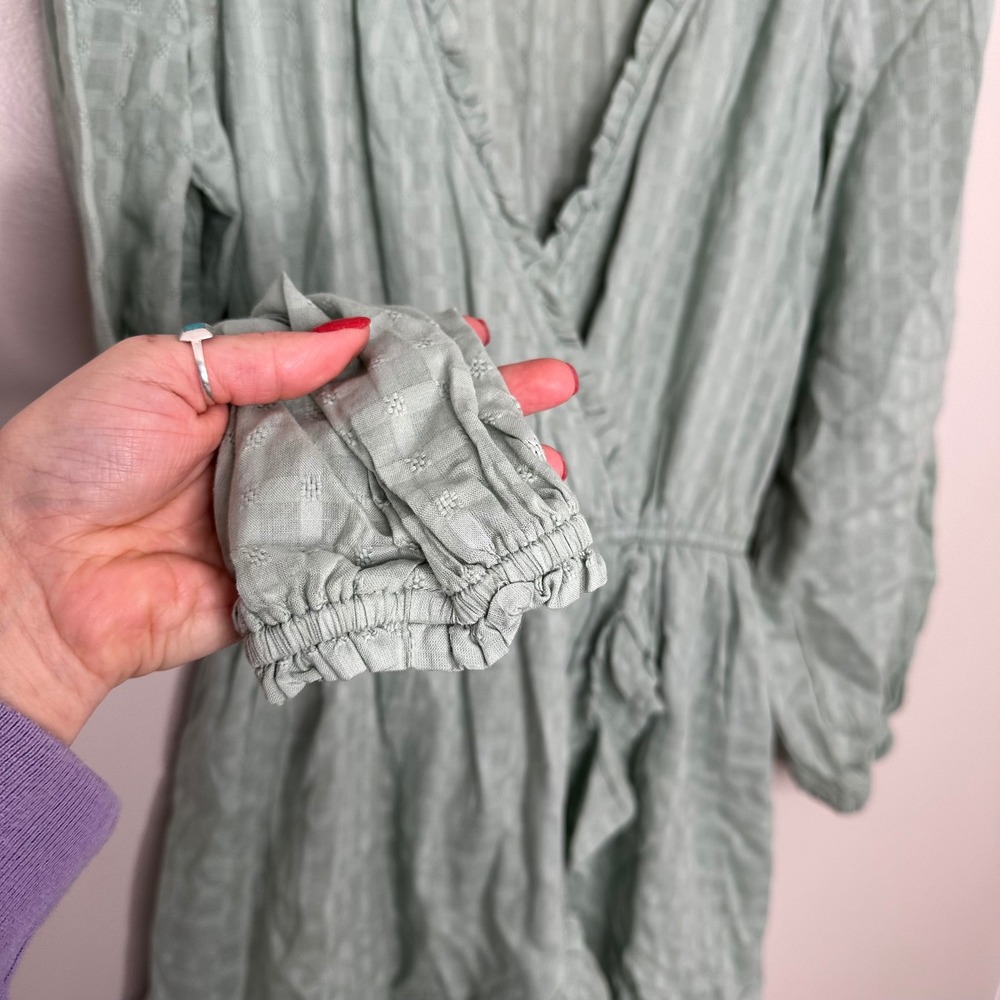 American Eagle Women's Sage Green‎ Textured Wrap Dress Long Sleeve Ruffle Midi M - Picture 2 of 7